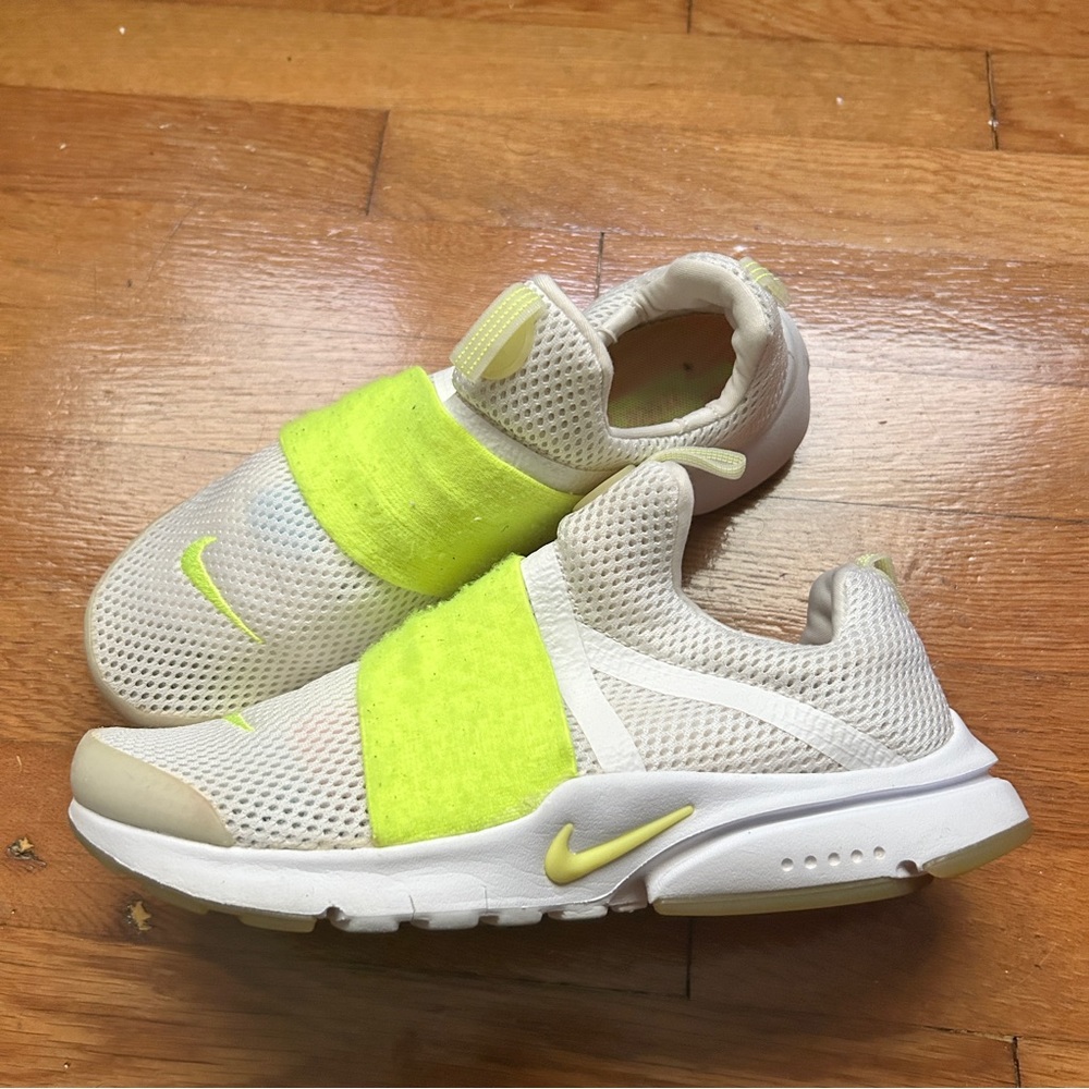 Womens White Nike Presto Shoes